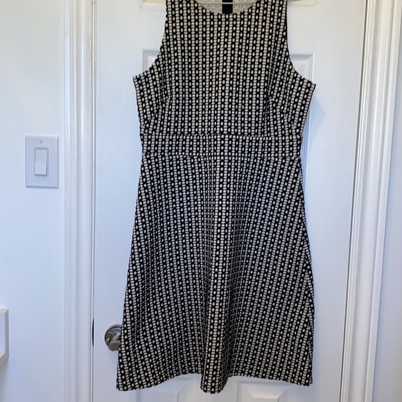 Ann Taylor Loft Black Cream Pattern Dress - Picture 2 of 2